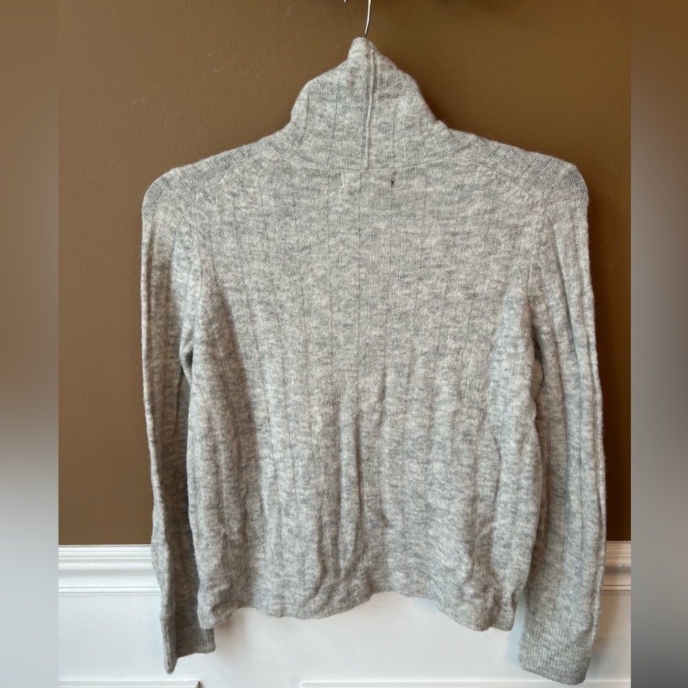 Banana Republic Women’s Gray Cowl Neck Sweater with Ribbed Texture Size Small - Picture 3 of 4